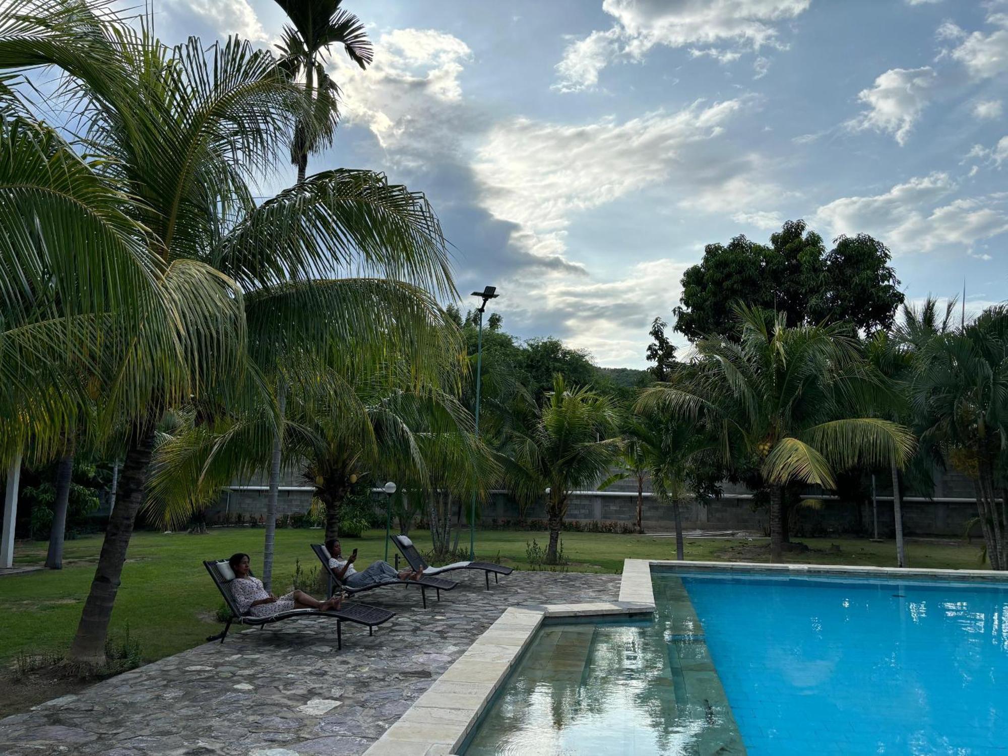 Palm Malinamoc Hotel Dili Exterior photo