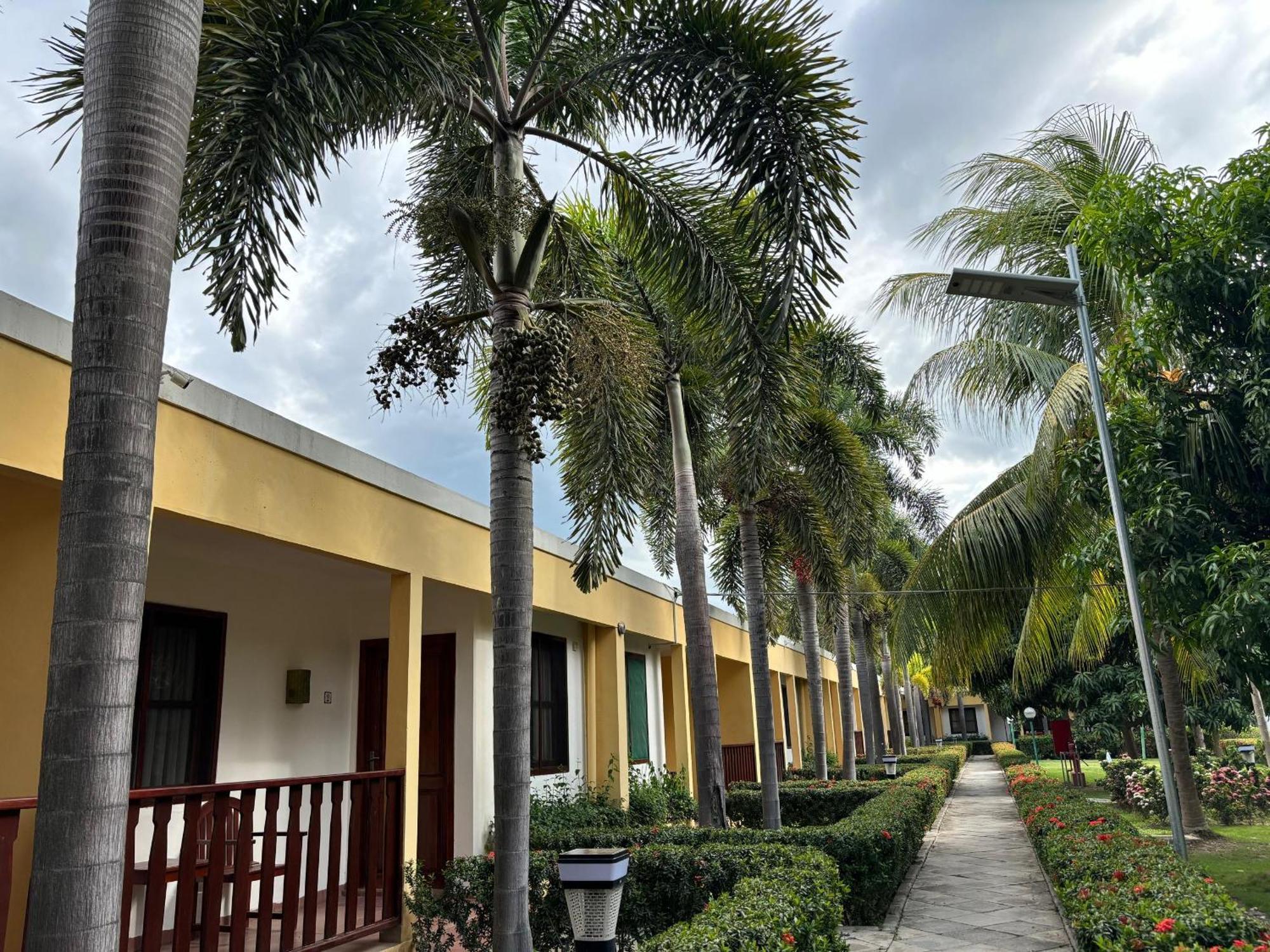 Palm Malinamoc Hotel Dili Exterior photo